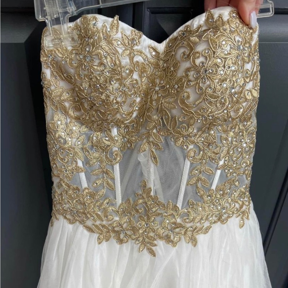Corset style gold and white semi formal dress size 1